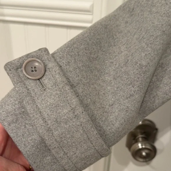 J.CREW WOOL MELTON
TOGGLE COAT HTHR LIGHT GREY SIZE 8 GREAT CONDITION - Picture 8 of 11